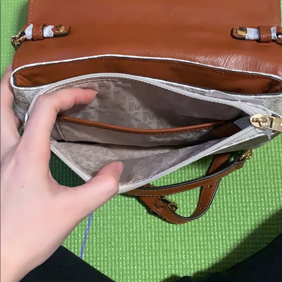 MK fulton flap gsst crossbody - Picture 5 of 5